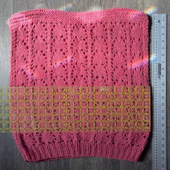 L Vintage 70’s academia handmade deep pink knit sweater vest. Granny college - Picture 5 of 7